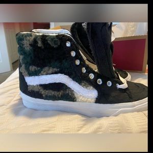 BRAND NEW Sherpa Sk8-Hi